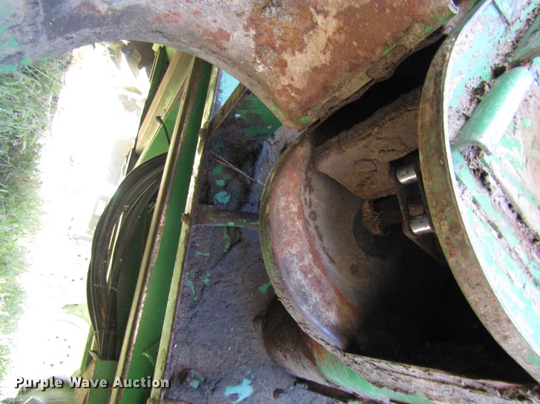 image for item DD8912 1995 John Deere 9600 RWA combine