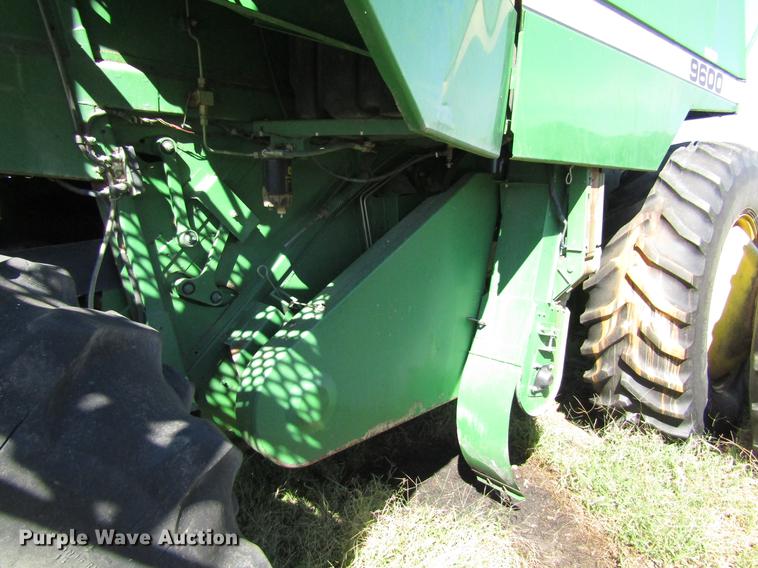 image for item DD8912 1995 John Deere 9600 RWA combine