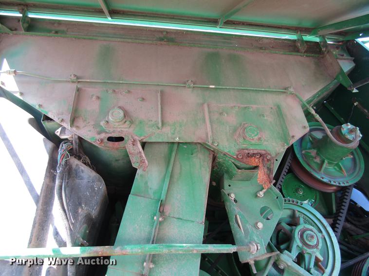 image for item DD8912 1995 John Deere 9600 RWA combine