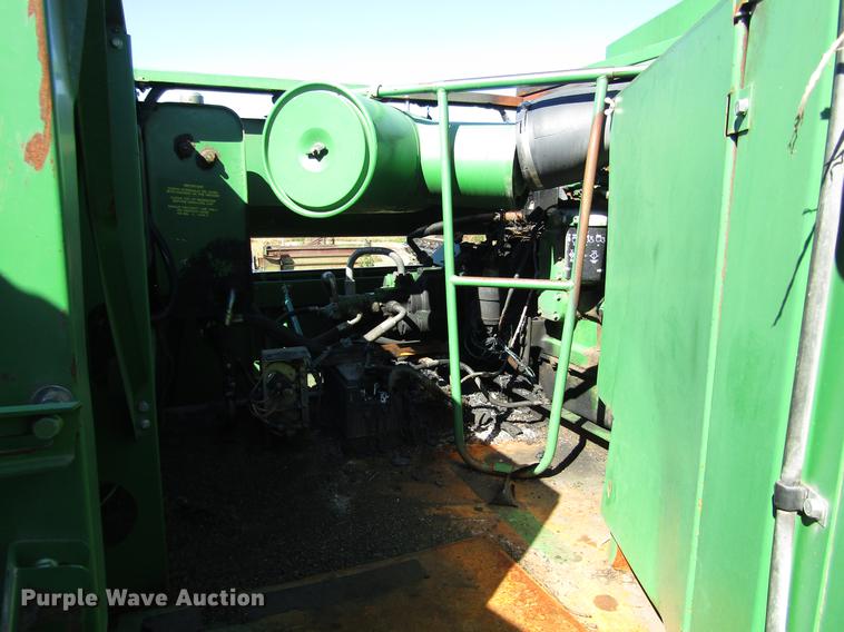 image for item DD8912 1995 John Deere 9600 RWA combine
