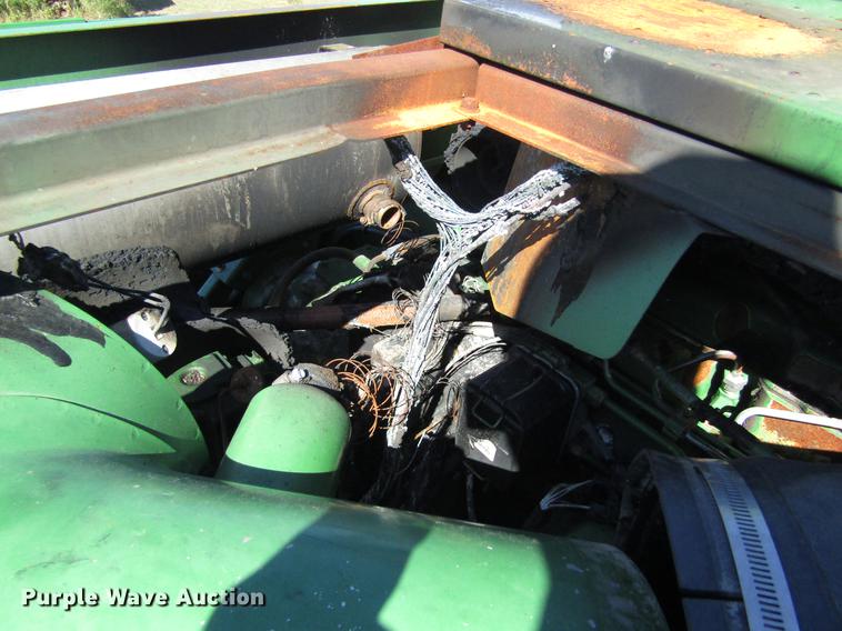 image for item DD8912 1995 John Deere 9600 RWA combine