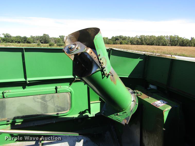 image for item DD8912 1995 John Deere 9600 RWA combine