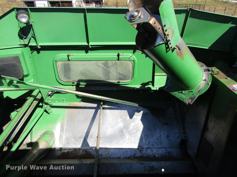 image for item DD8912 1995 John Deere 9600 RWA combine
