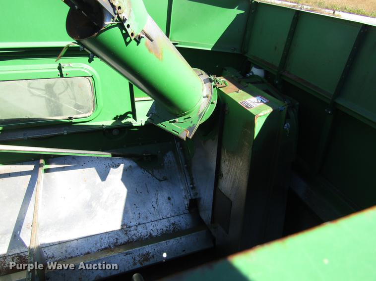 image for item DD8912 1995 John Deere 9600 RWA combine