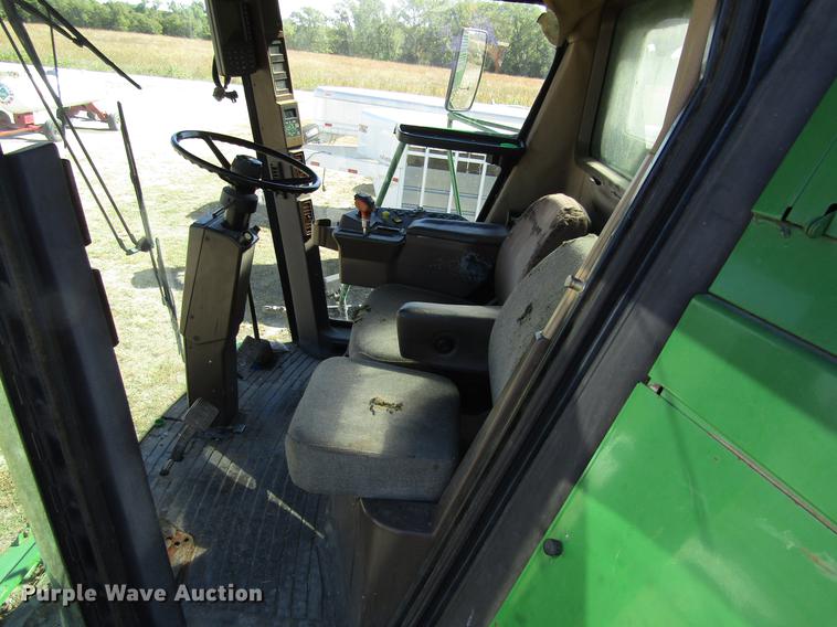 image for item DD8912 1995 John Deere 9600 RWA combine
