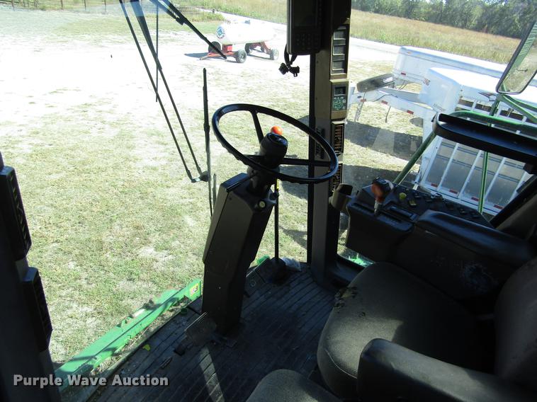 image for item DD8912 1995 John Deere 9600 RWA combine