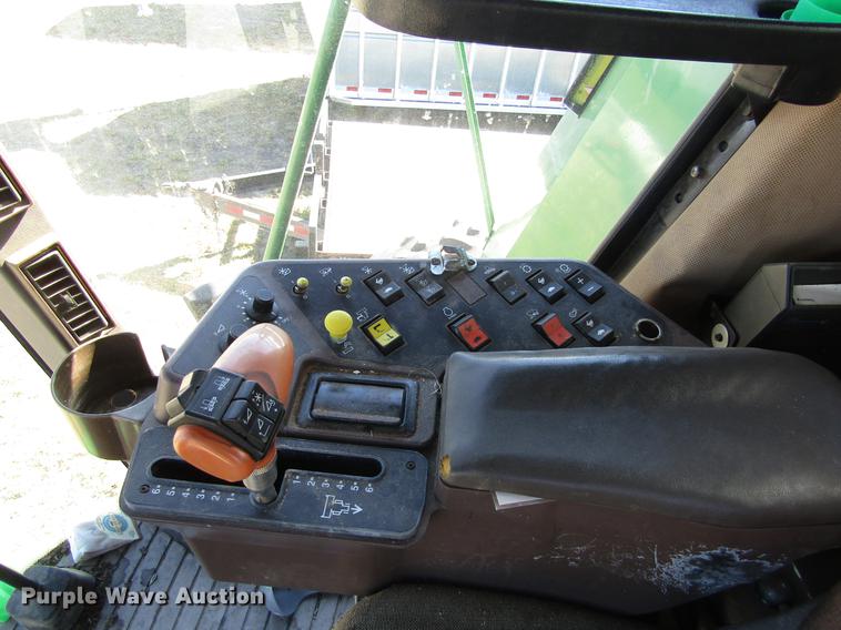 image for item DD8912 1995 John Deere 9600 RWA combine