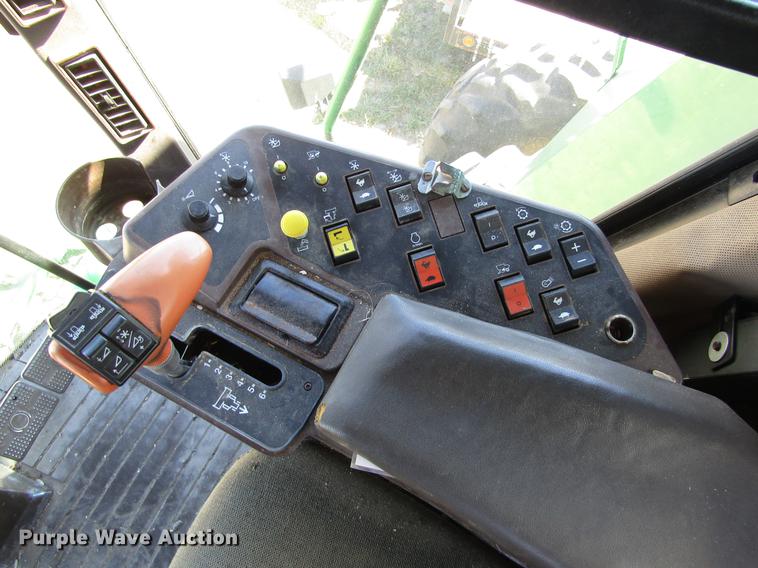 image for item DD8912 1995 John Deere 9600 RWA combine