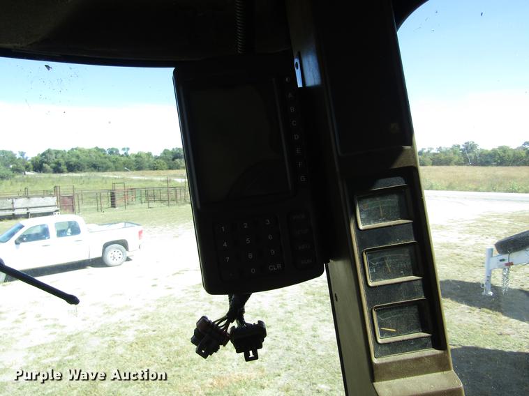 image for item DD8912 1995 John Deere 9600 RWA combine