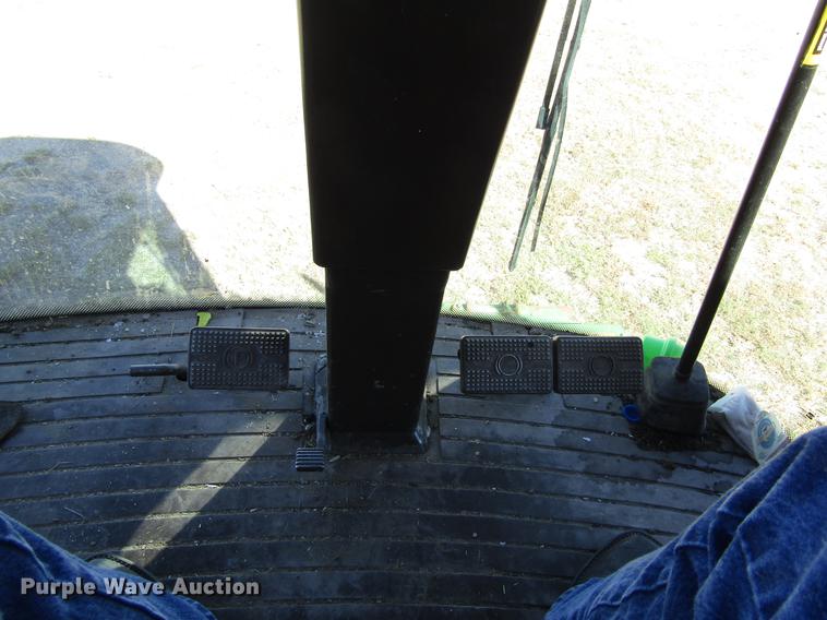 image for item DD8912 1995 John Deere 9600 RWA combine