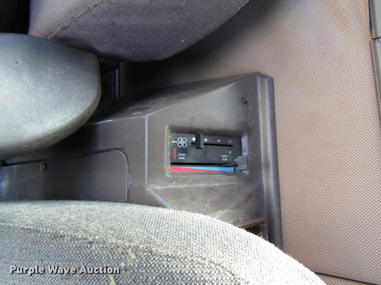 image for item DD8912 1995 John Deere 9600 RWA combine