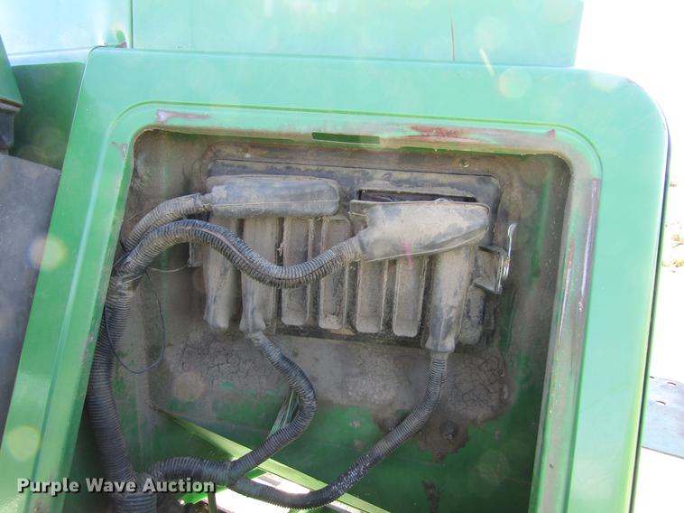 image for item DD8912 1995 John Deere 9600 RWA combine