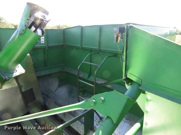image for item DD8912 1995 John Deere 9600 RWA combine