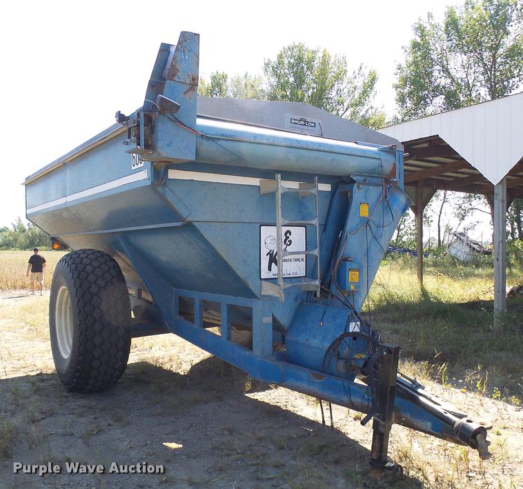 image for item DE5245 Kinze 600S grain cart