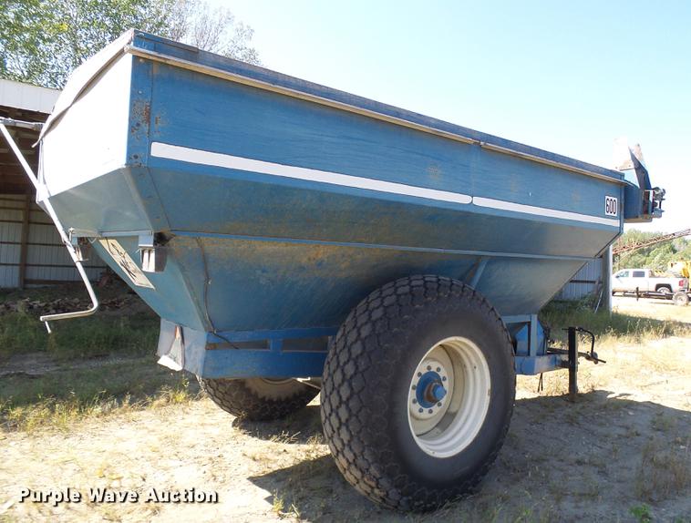 image for item DE5245 Kinze 600S grain cart