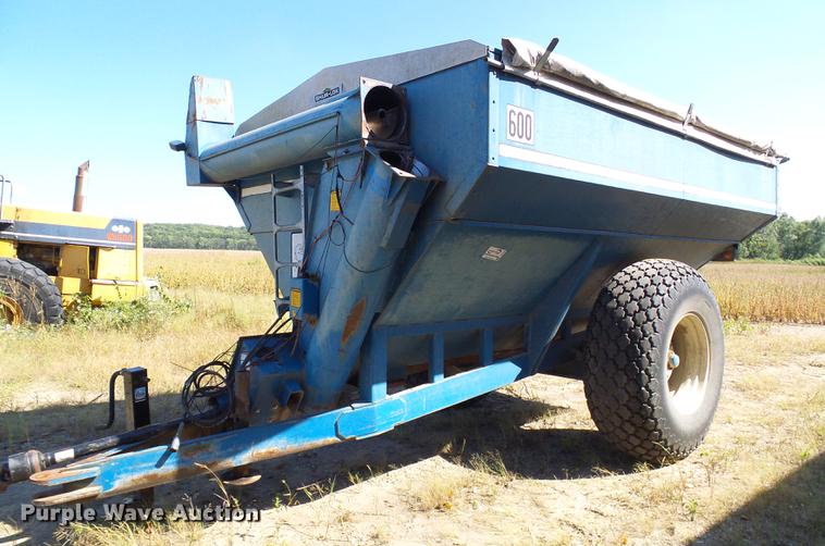 image for item DE5245 Kinze 600S grain cart