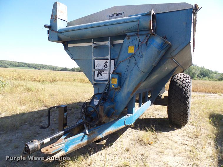 image for item DE5245 Kinze 600S grain cart