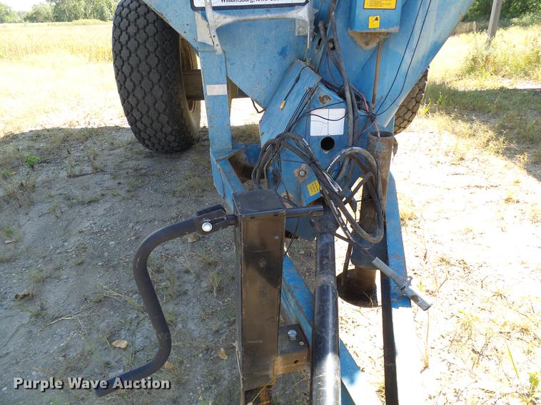 image for item DE5245 Kinze 600S grain cart