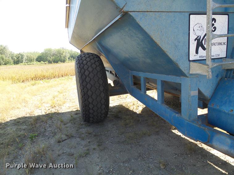 image for item DE5245 Kinze 600S grain cart