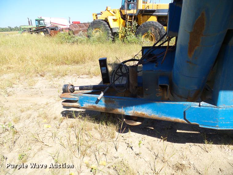 image for item DE5245 Kinze 600S grain cart