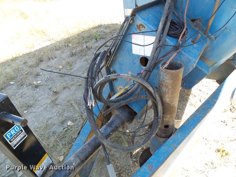 image for item DE5245 Kinze 600S grain cart