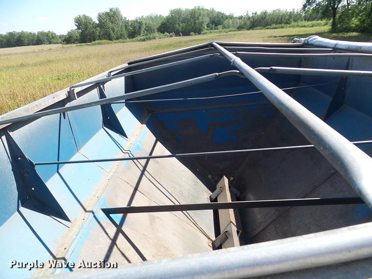 image for item DE5245 Kinze 600S grain cart