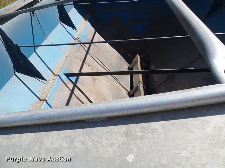 image for item DE5245 Kinze 600S grain cart