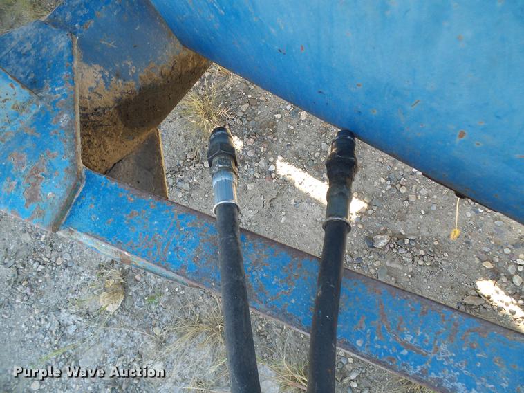 image for item DE5245 Kinze 600S grain cart