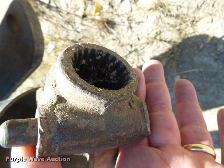 image for item DE5245 Kinze 600S grain cart