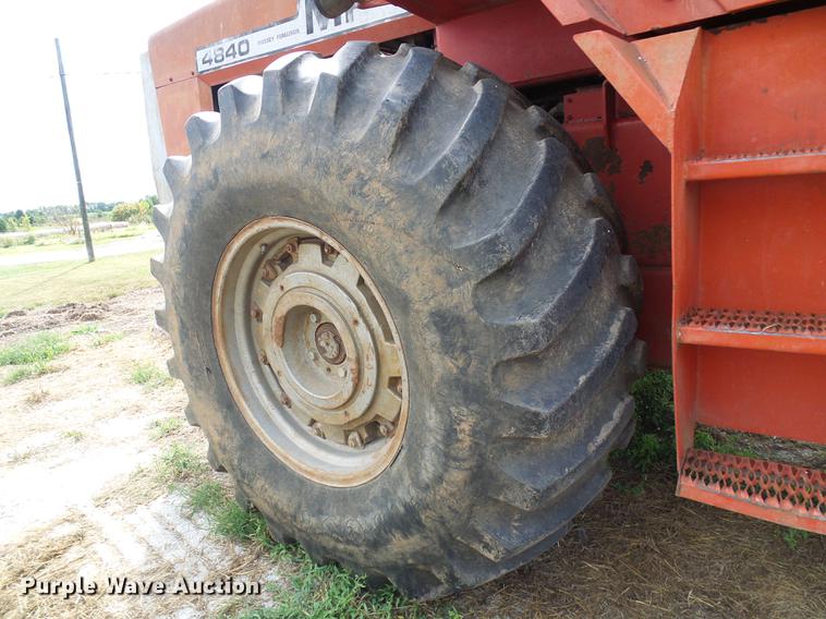 image for item DE5266 1982 Massey-Ferguson 4840 4WD tractor