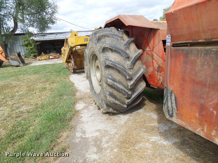 image for item DE5266 1982 Massey-Ferguson 4840 4WD tractor