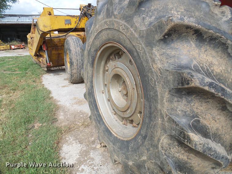 image for item DE5266 1982 Massey-Ferguson 4840 4WD tractor