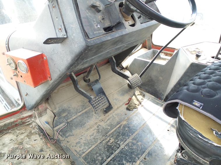 image for item DE5266 1982 Massey-Ferguson 4840 4WD tractor