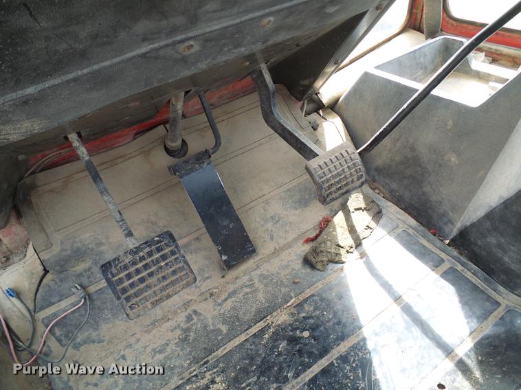 image for item DE5266 1982 Massey-Ferguson 4840 4WD tractor