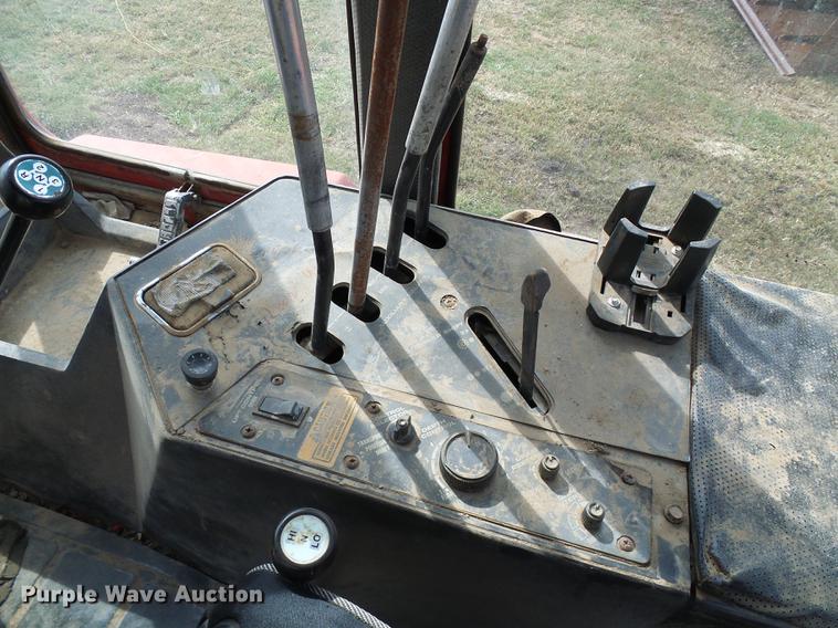 image for item DE5266 1982 Massey-Ferguson 4840 4WD tractor