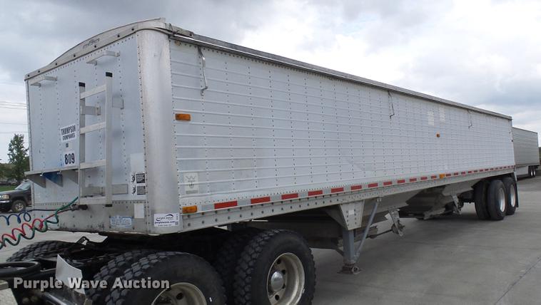 image for item DE5272 1994 Wilson DWH-200 double hopper bottom grain trailer