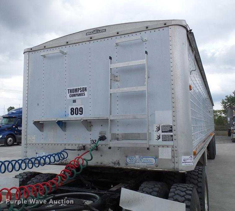 image for item DE5272 1994 Wilson DWH-200 double hopper bottom grain trailer