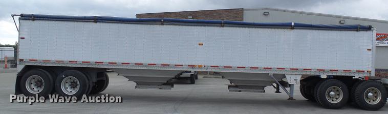 image for item DE5272 1994 Wilson DWH-200 double hopper bottom grain trailer