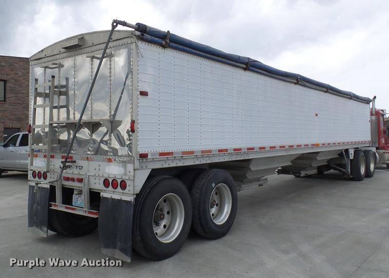 image for item DE5272 1994 Wilson DWH-200 double hopper bottom grain trailer
