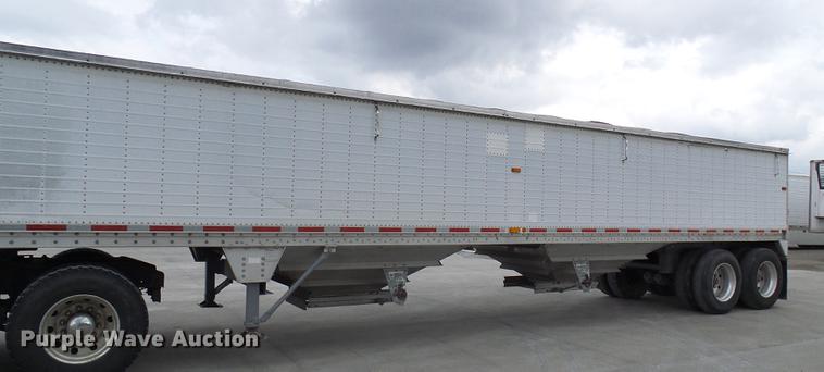 image for item DE5272 1994 Wilson DWH-200 double hopper bottom grain trailer
