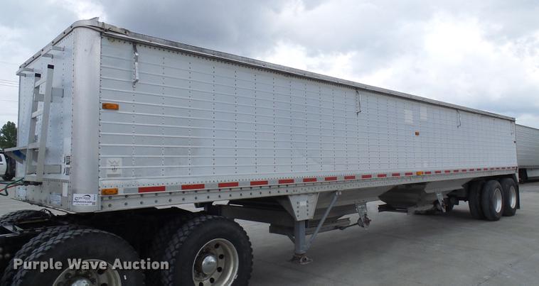 image for item DE5272 1994 Wilson DWH-200 double hopper bottom grain trailer