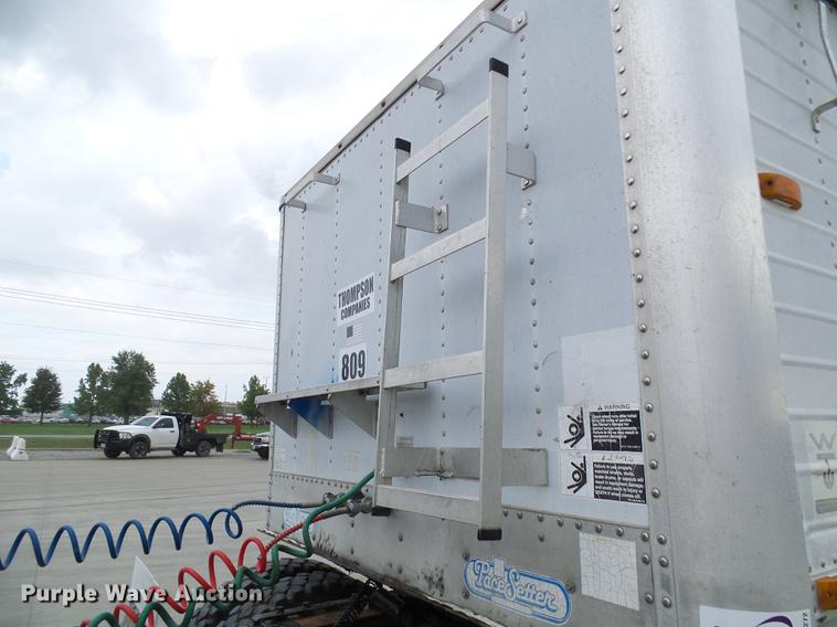 image for item DE5272 1994 Wilson DWH-200 double hopper bottom grain trailer