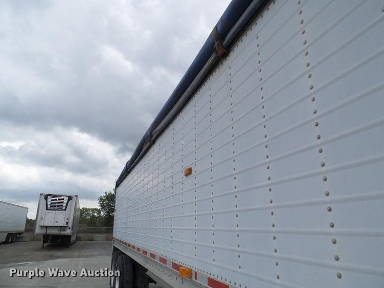 image for item DE5272 1994 Wilson DWH-200 double hopper bottom grain trailer