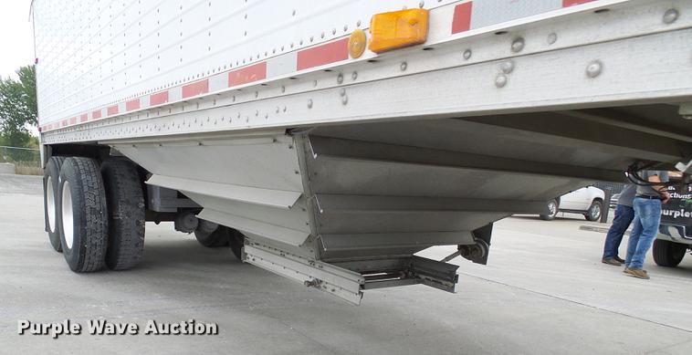 image for item DE5272 1994 Wilson DWH-200 double hopper bottom grain trailer