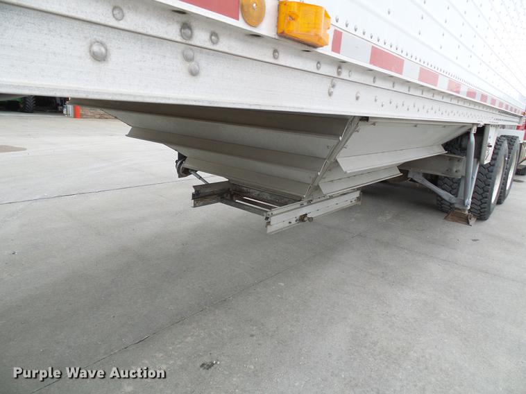 image for item DE5272 1994 Wilson DWH-200 double hopper bottom grain trailer