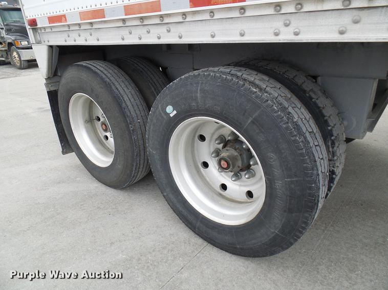 image for item DE5272 1994 Wilson DWH-200 double hopper bottom grain trailer