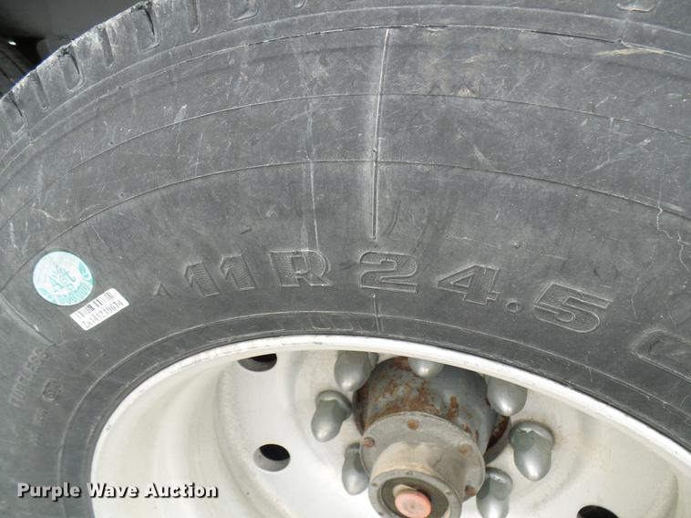 image for item DE5272 1994 Wilson DWH-200 double hopper bottom grain trailer