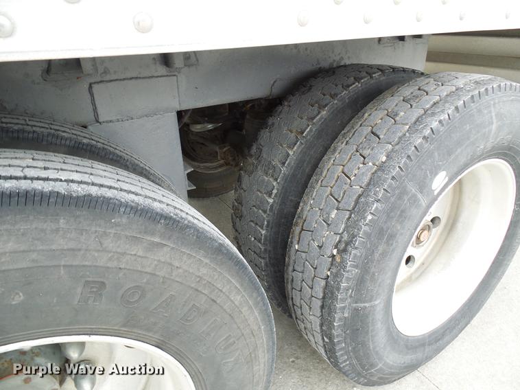 image for item DE5272 1994 Wilson DWH-200 double hopper bottom grain trailer