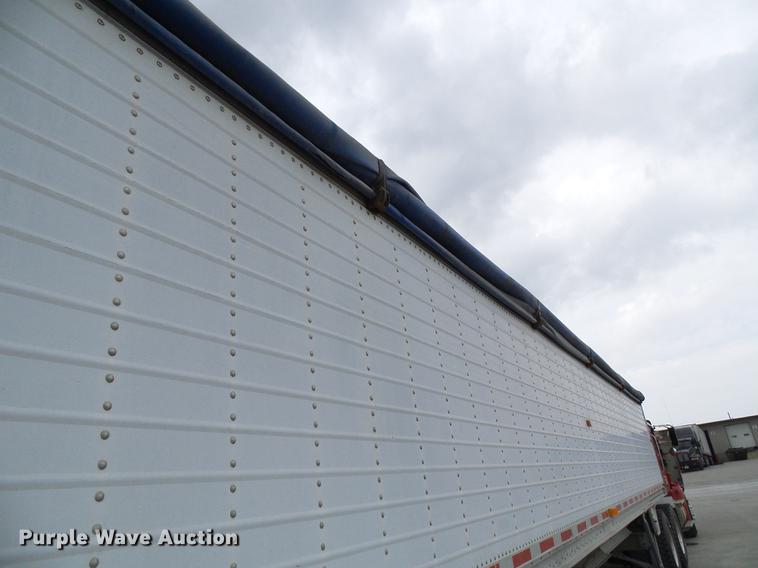 image for item DE5272 1994 Wilson DWH-200 double hopper bottom grain trailer