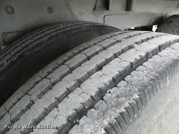 image for item DE5272 1994 Wilson DWH-200 double hopper bottom grain trailer